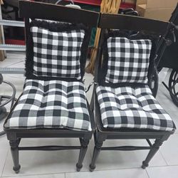 2 Wooden Chairs Like New 