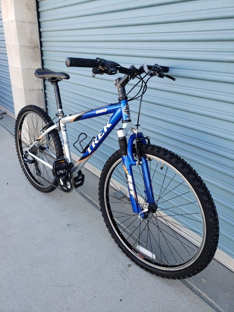 TREK MOUNTAIN BIKE 21 SPEEDS TIRE 26