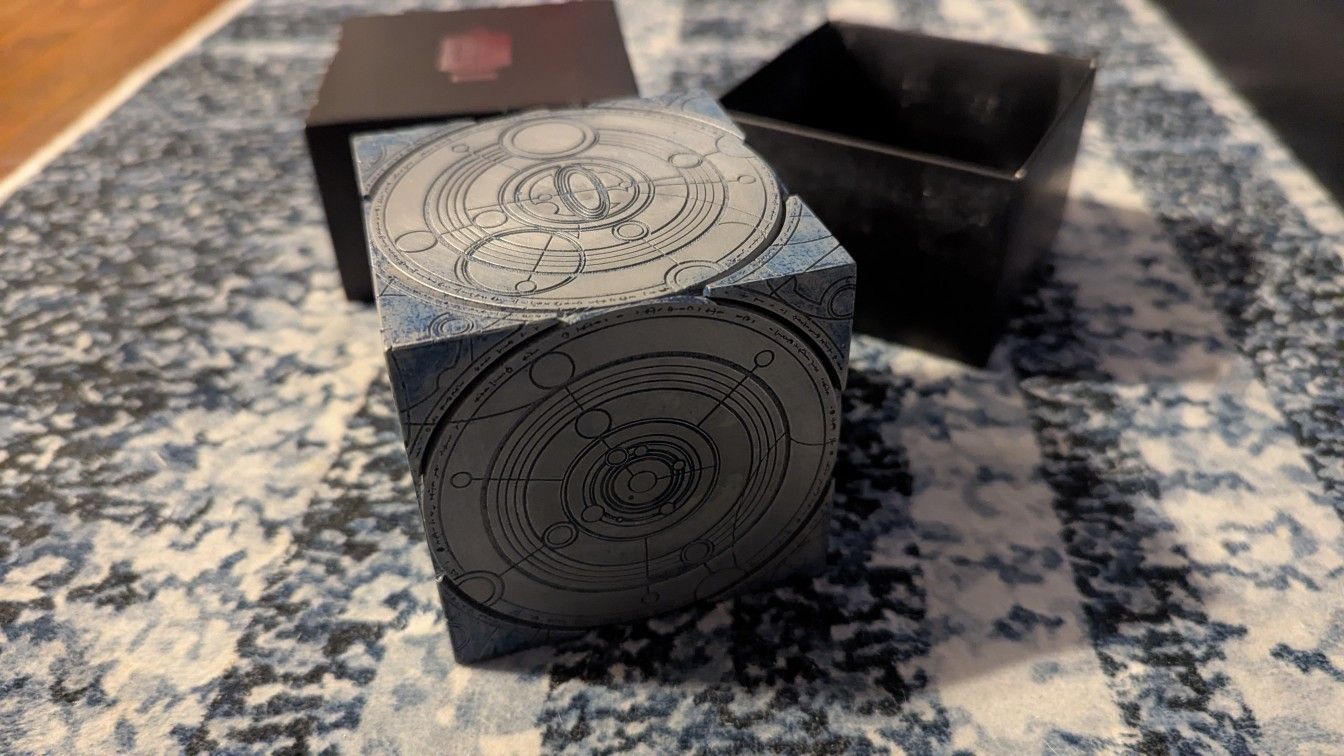 J. Doctor Who Rubbertoe Replicas Siege Mode Cube Tardis