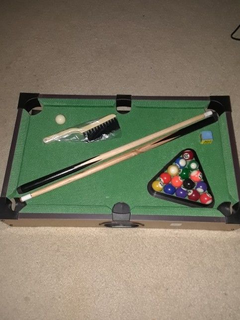 Miniature Billiard/Pool Table Set