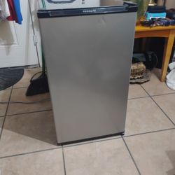 Frigidaire Mini Fridge $100