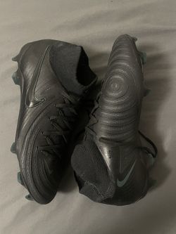 Phantom Luna 2 Pro Soccer Cleat 