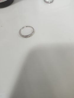 Anillo de.plata con diamantes pequenos  925