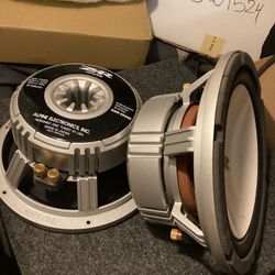 Alpine Subwoofers 