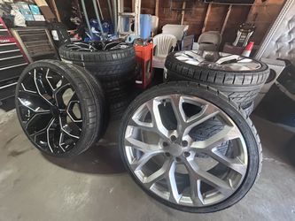 Brand New Set Of Snowflakes Replicas 305 /35/26  Ask$ 2350 each set