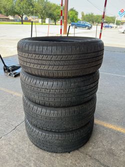 265/50/22” DUNLOP, Like New