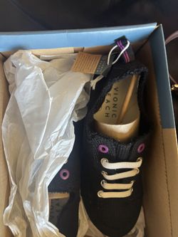 Brand New Vionic Pismo Sneakers – Women’s Size 8 – $60 OBO