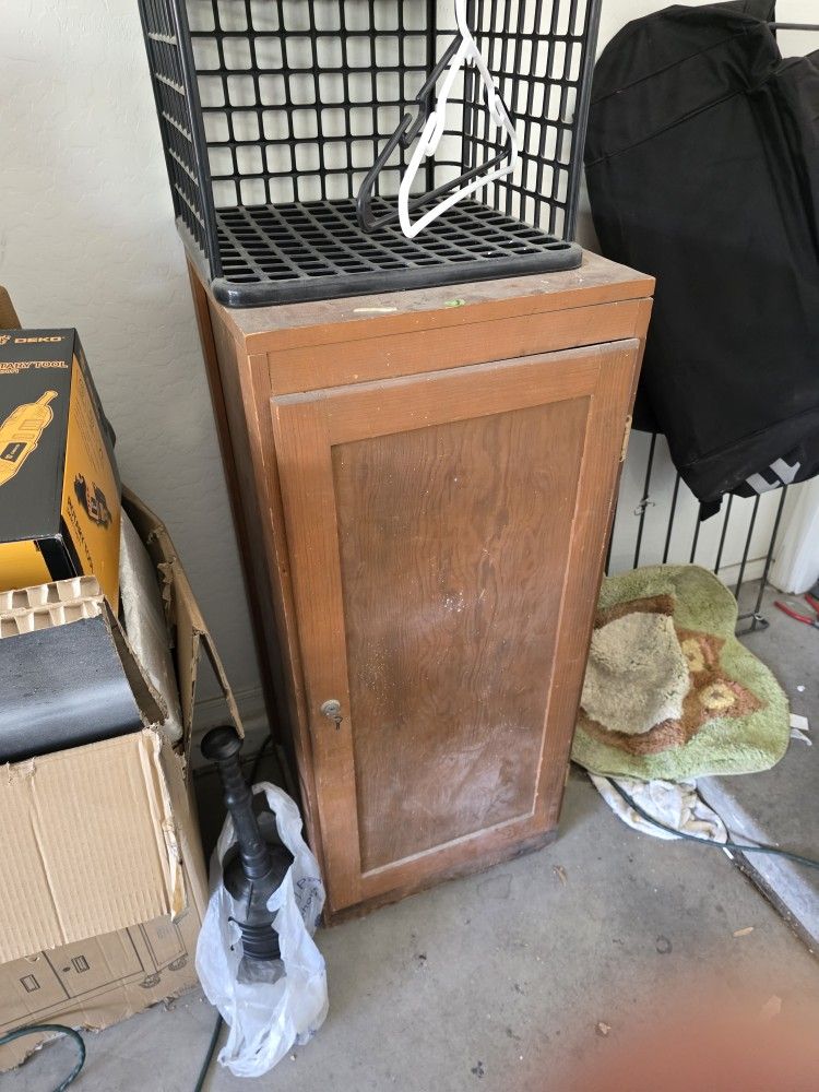 3 Shelf Locking Cabinet
