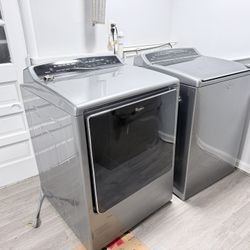 Whirlpool Washer & Dryer. 