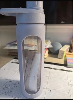 Blogilates Silicone Shaker Bottle 19 fl oz