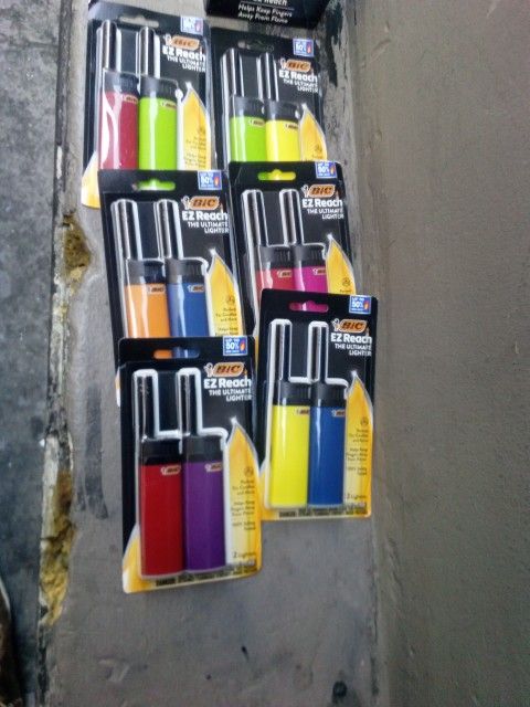 12 New BIC Lighters