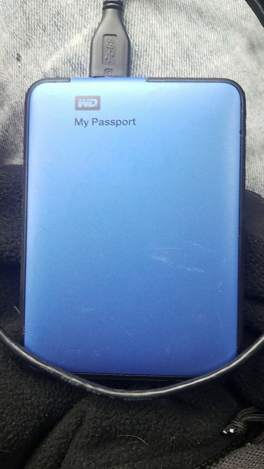 WD My passport 1 terabyte model wdbkxh5000abl-01