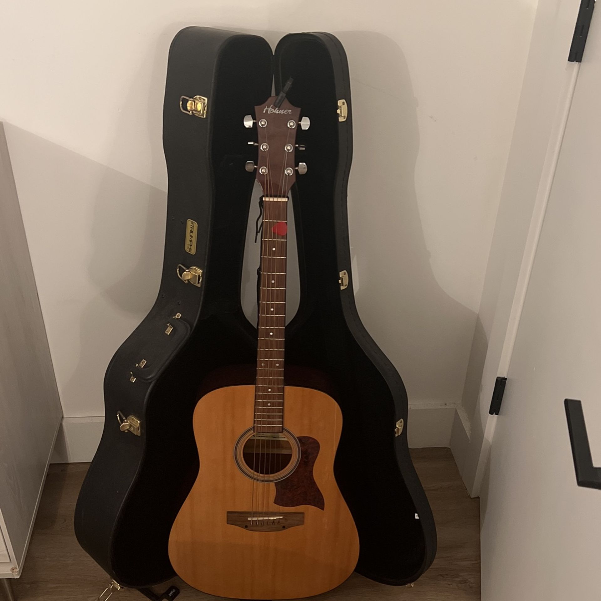 Hohner HW350 Acoustic guitar and Travel Case
