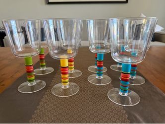 wine glasses x9; divided veggie tray