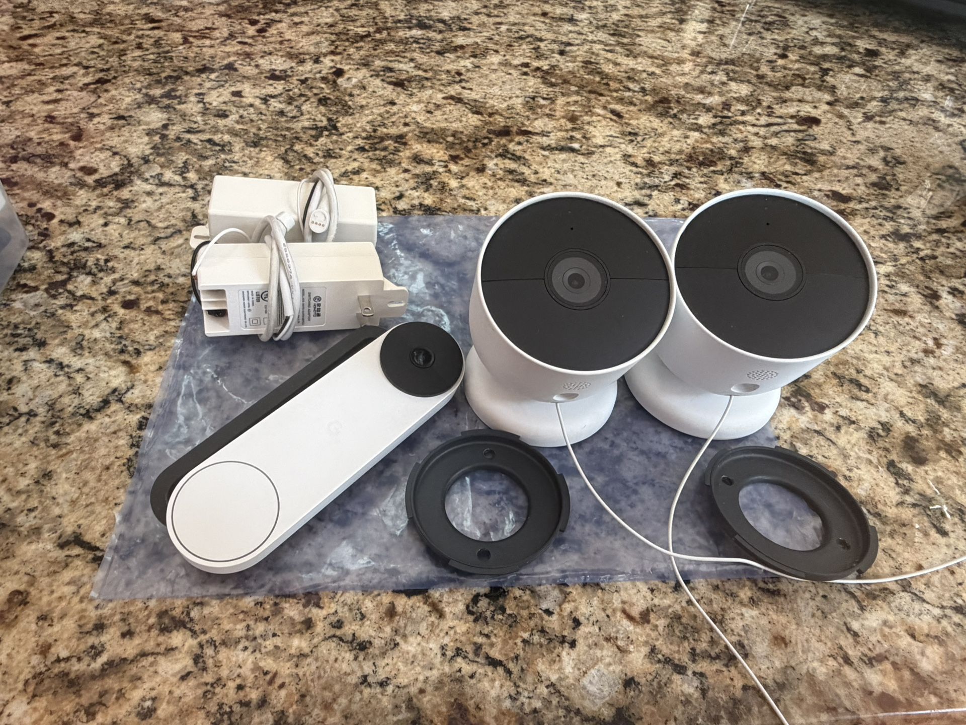 (2) Google Nest Cam (Battery) - Indoor and Outdoor Wireless Cameras