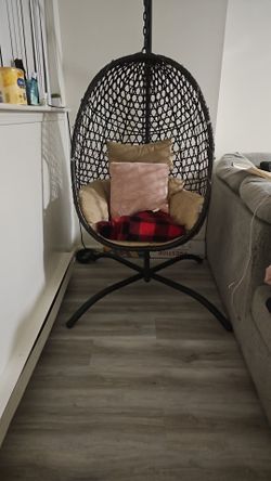 Hanging egg chair