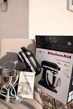 KitchenAid Deluxe 4.5 Qt Tilt-Head Stand Mixer
