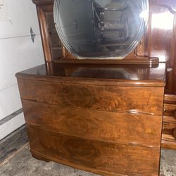 2 matching butifull dressers must go today price to sell