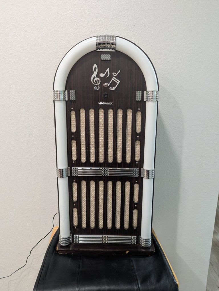 Magnavox Jukebox Speaker System FM Stereo Radio and Bluetooth Wireless
