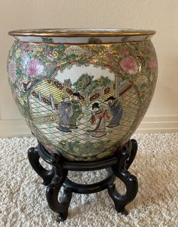 LARGE CHINESE PORCELAIN FISHBOWL ON STAND