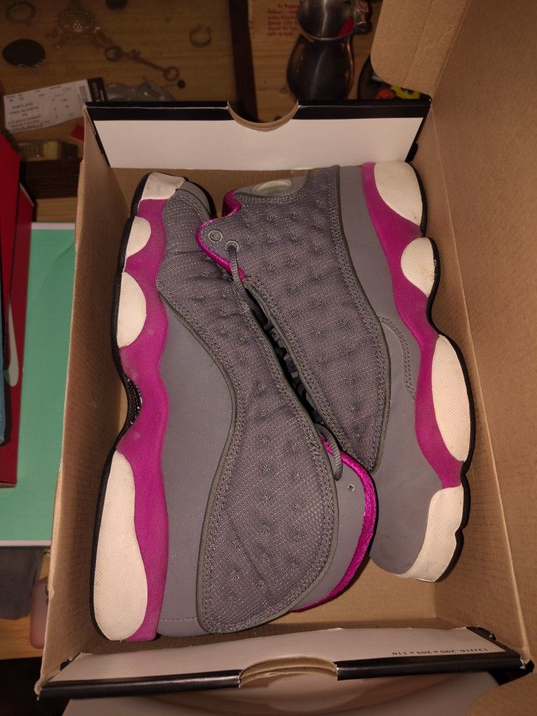 Nike 7Y Girls Jordan 13s Pink