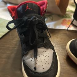 Tenis Jordana  $35 12 Niño