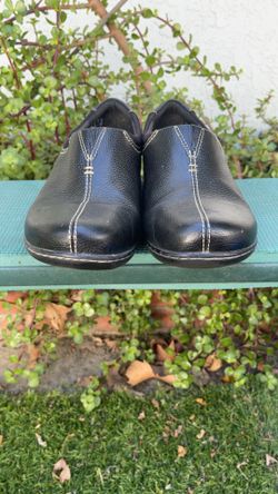 Clarks Women's Black Leather Slip-On Comfort Shoes, White Stitching, 9.5