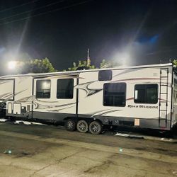 Fifth Wheel  Toy Hauler  2014 Heartland Road Warrior 415
