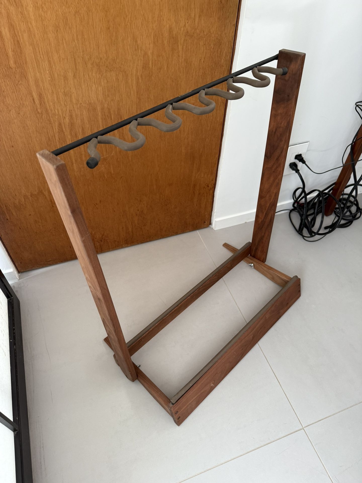 String Swing Guitar Stand for 6 Electric or Bass, or 3 Acoustic Guitar