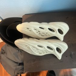Yeezy Foam runner, Size 9