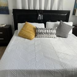 King-size bed with two matching nightstands