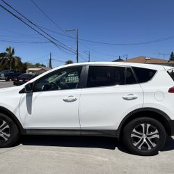 Toyota Rav 4 2015 Excellent Condition $13,500