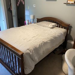 Four Piece Full Bedroom Set/can Convert Into Crib/Toddler Bed