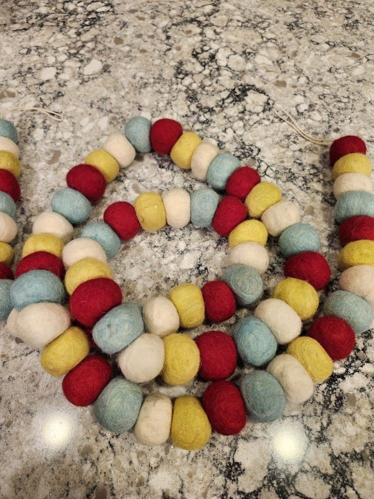 FELTED GARLAND 6 FT
