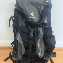 Deuter ACT Trail 32 backpacking backpack
