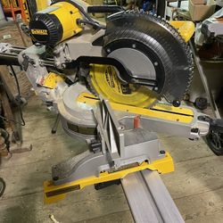 12in Dewalt Chop Saw 