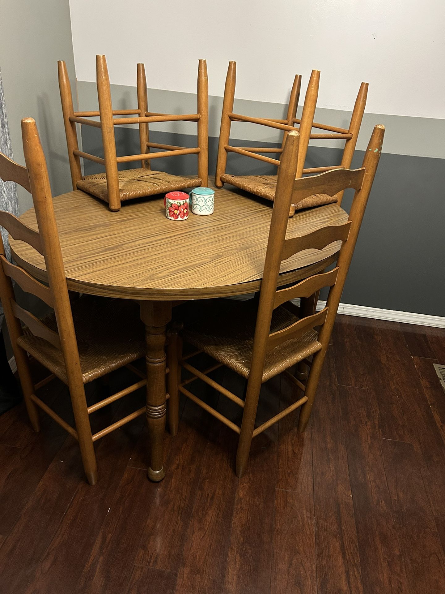 Table & Chairs