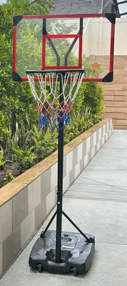 Excellent basketball hoop - Great Condition- $125