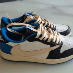 Hook sneakers new in box
