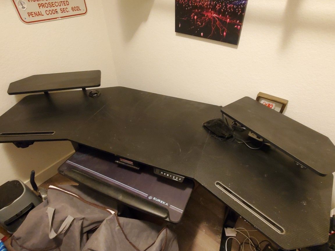Ergonomic Studio Desk