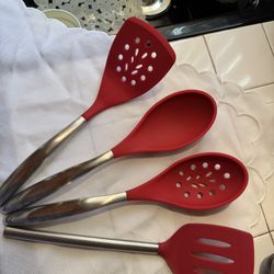 Princess House 4 Utensilios de silicone Semi Use Like New.   Precio Firme no menos 