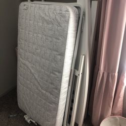 Toddler Crib With Allergen Mattress