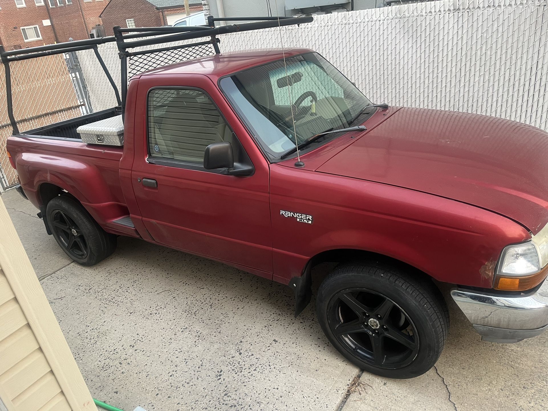 Ford Ranger XLT.     82k Miles