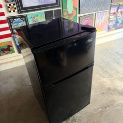 Mini Fridge/freezer