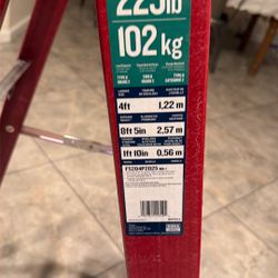 Werner 4 Ft. Fiberglass Step Ladder with 250 Lb. Load Capacity 8ft Reach