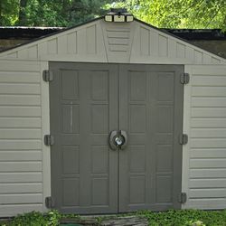 10 X 8 US LEISURE PLASTIC SHED W/FLOOR
