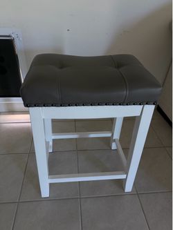 NEW White Stools ‼️