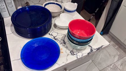 Dishes & bowls - Sold as a complete set