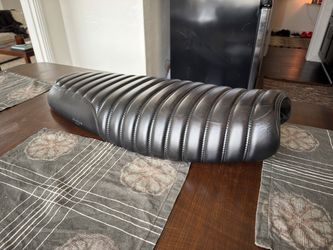 Crafton Atlier seat for triumph street twin