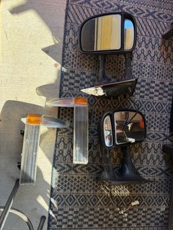 Truck Tow Mirrors and Turn Signal Lenses Set